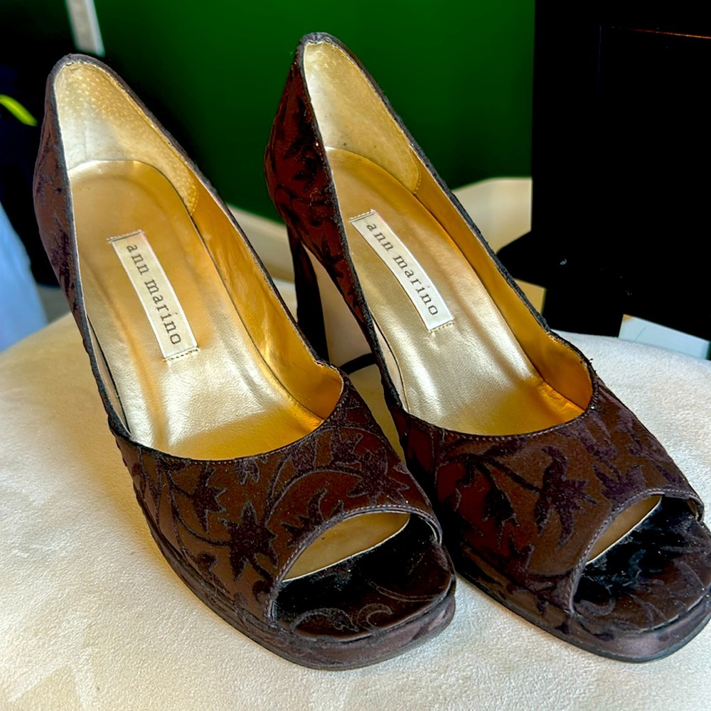 Ann Marino Women's Brown Velvet Peep-Toe Heels